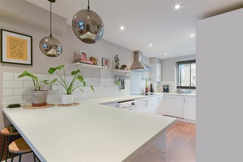 57 Singleton Close, London, SW17 9JZ
