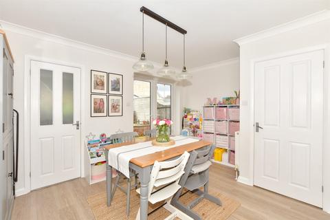 3 Crabble Close, Dover, CT17 0LX