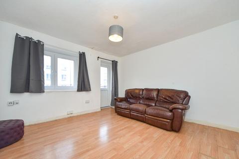 2 bedroom flat to rent, Barnfield Road London SE18