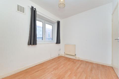 2 bedroom flat to rent, Barnfield Road London SE18