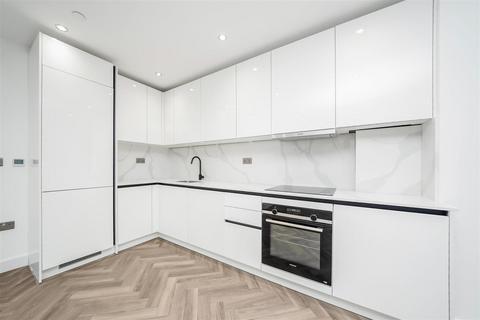 2 bedroom apartment to rent, Larkshall Road, London E4