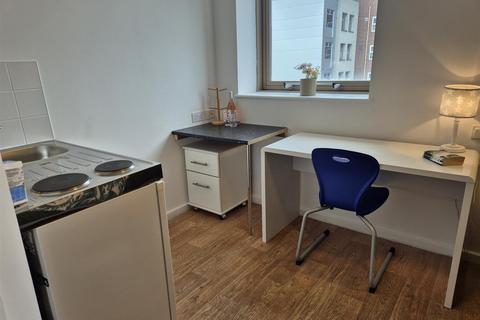 Studio to rent, Studio with En-Suite