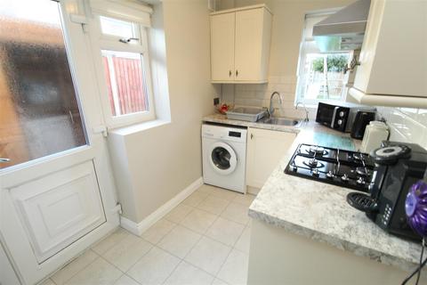 3 bedroom semi-detached house to rent, Lincoln Drive, Liverpool L10