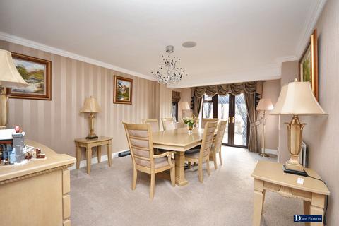 74 Brookside, Hornchurch, RM11 2RL