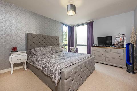 2 bedroom flat for sale, Clayponds Lane, Brentford TW8