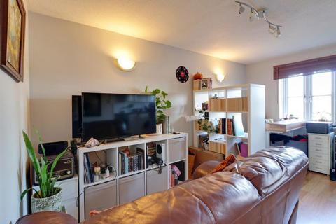 1 bedroom flat to rent, Coppice Gate GL51 9QJ