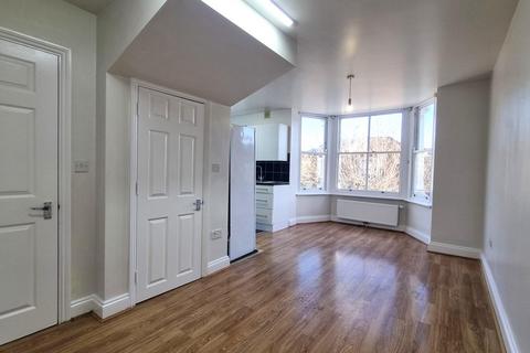 3 bedroom flat to rent, Osbaldeston Road, London