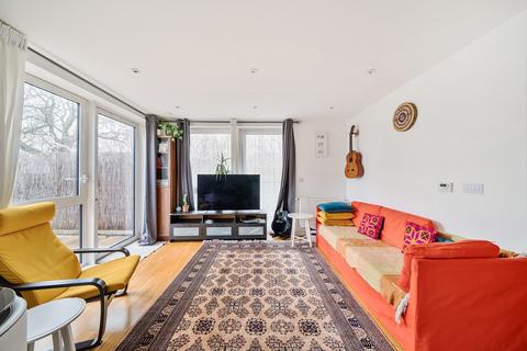 1 bedroom flat for sale, Green Lane, Edgware, Greater London. HA8 8YT