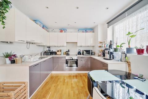 1 bedroom flat for sale, Green Lane, Edgware, Greater London. HA8 8YT