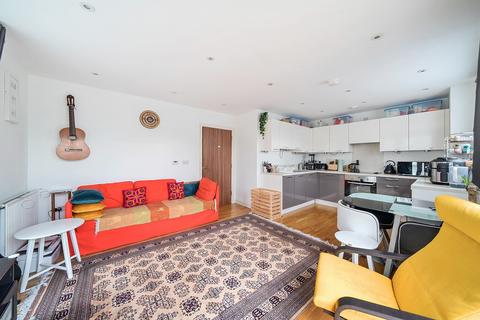 1 bedroom flat for sale, Green Lane, Edgware, Greater London. HA8 8YT