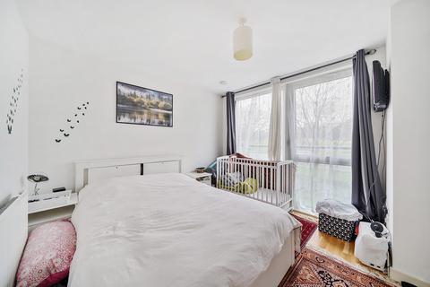 1 bedroom flat for sale, Green Lane, Edgware, Greater London. HA8 8YT