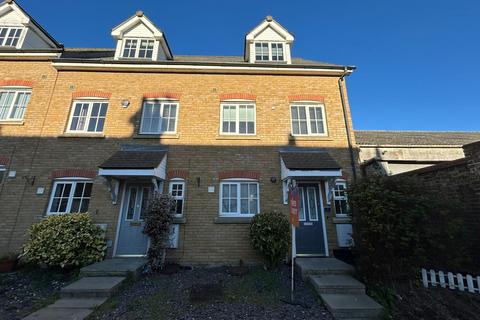 4 bedroom terraced house to rent, Lillian Road, Ramsgate, CT11