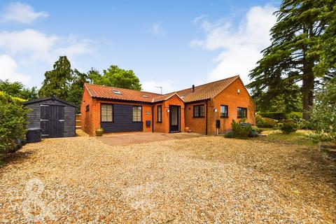 2 bedroom detached bungalow for sale, Beccles Road, Bungay