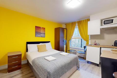 Studio to rent, Knaresborough Place, London SW5