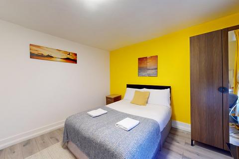Studio to rent, Knaresborough Place, London SW5