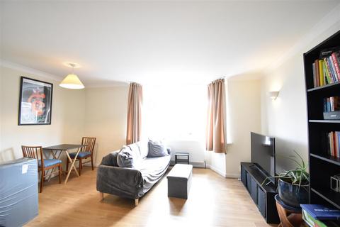 2 bedroom apartment to rent, St. Andrews Square, Surbiton