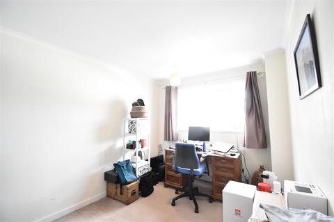 2 bedroom apartment to rent, St. Andrews Square, Surbiton