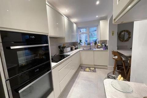 4 bedroom semi-detached house for sale, Extended 4 Bedroom House in Mill Hill