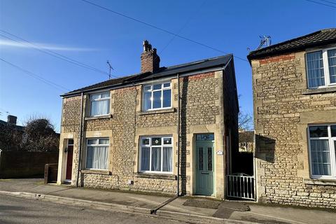 2 bedroom semi-detached house to rent, Parkfields, Chippenham