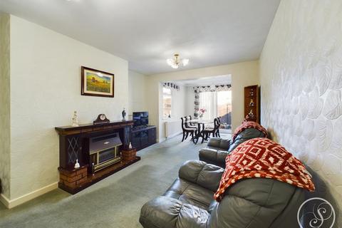 3 bedroom detached bungalow for sale, Templegate Avenue, Leeds