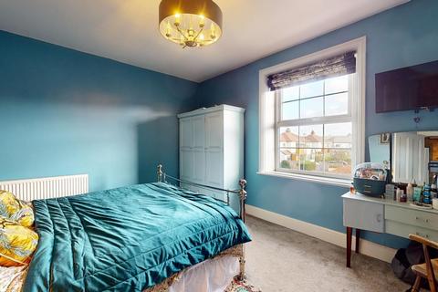 4 bedroom end of terrace house for sale, East Parade, Menston, LS29