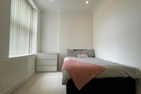 2 bedroom apartment to rent, Richmond Road, Cardiff