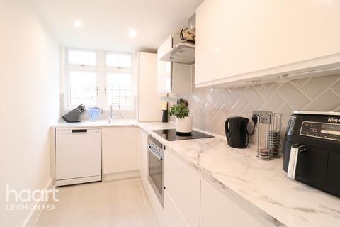 2 bedroom maisonette for sale, London Road, Leigh-On-Sea