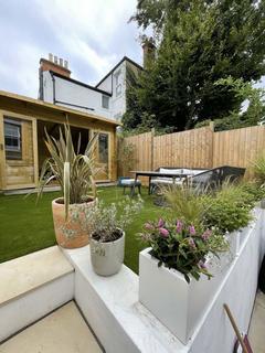 88 Ravensbourne Road, London, SE6 4UT