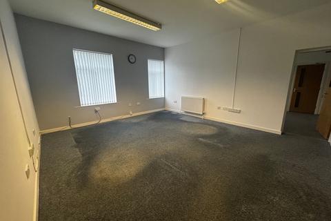 Office to rent, Wakefield Road, Huddersfield HD8