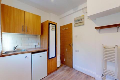 House share to rent, Kempsford Gardens, London SW5