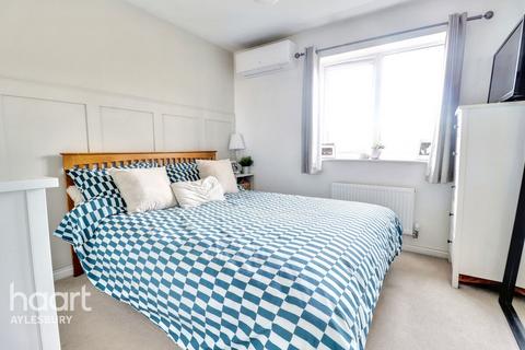 5 Apollo Close, Aylesbury, HP18 1AP