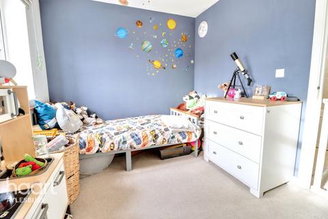 5 Apollo Close, Aylesbury, HP18 1AP