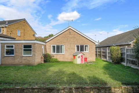 2 bedroom detached bungalow to rent, Lindholme Drive, Rossington, DN11 0