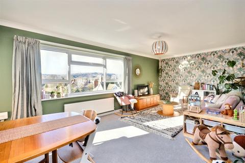 2 bedroom flat for sale, Old Orchard Road, Eastbourne