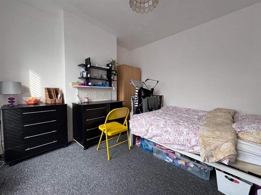 122 MR Bedroom 1.jpg