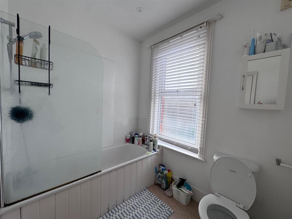 122 MR Bathroom.jpg