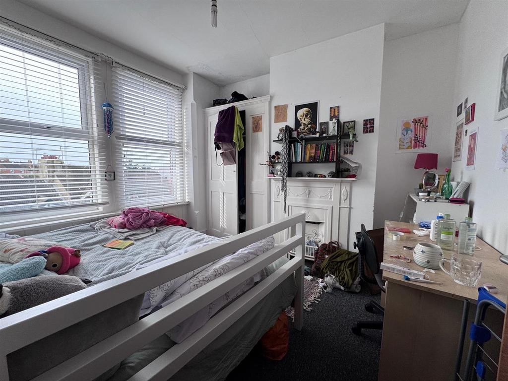 122 MR Bedroom 2.jpg