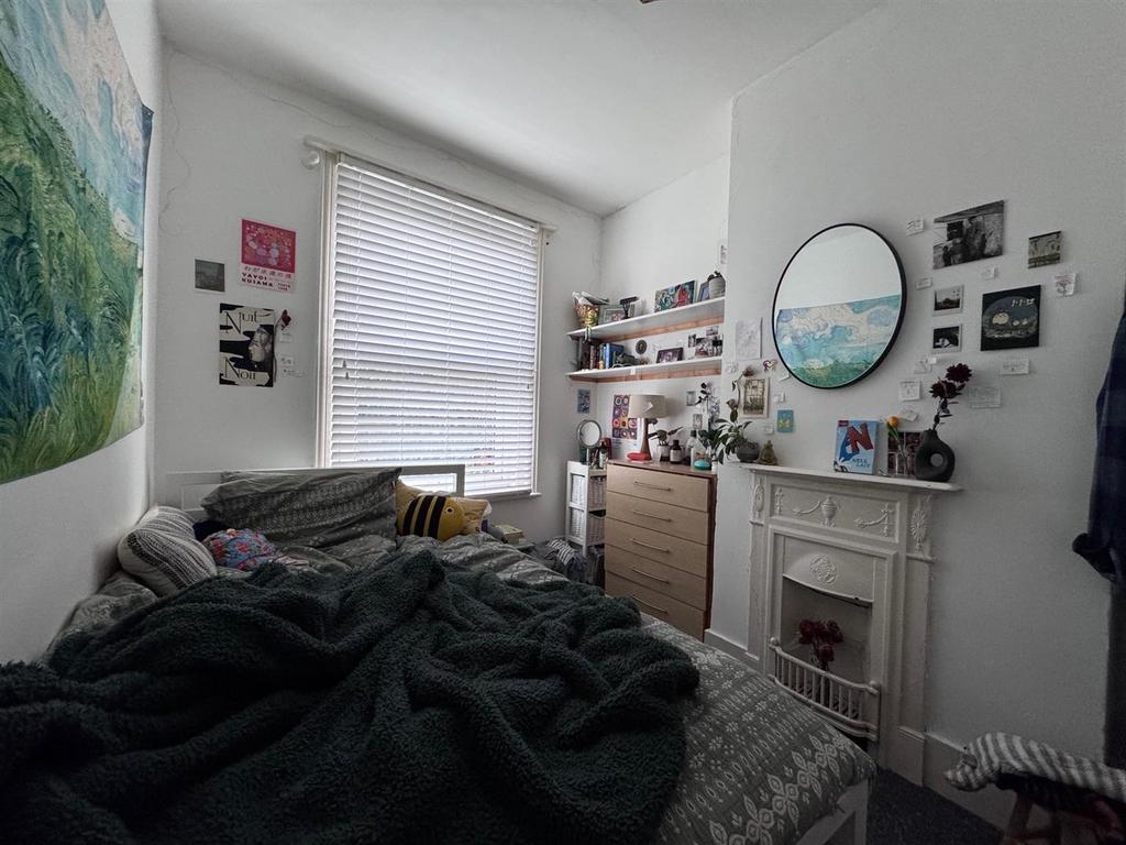 122 MR Bedroom 4.jpg