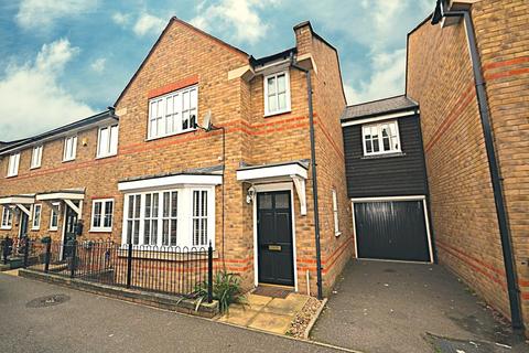 4 bedroom link detached house to rent, Nottage Crescent, Braintree, CM7