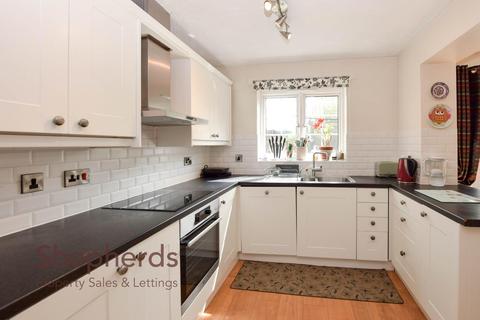 1 Roberts Close, Cheshunt, Waltham Cross, EN8 9RY