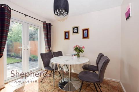 1 Roberts Close, Cheshunt, Waltham Cross, EN8 9RY