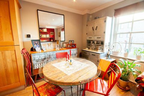 14c Whitechapel Road, London, E1 1EW