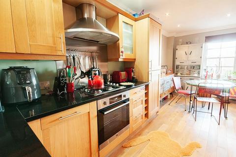 14c Whitechapel Road, London, E1 1EW