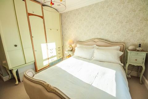 14c Whitechapel Road, London, E1 1EW