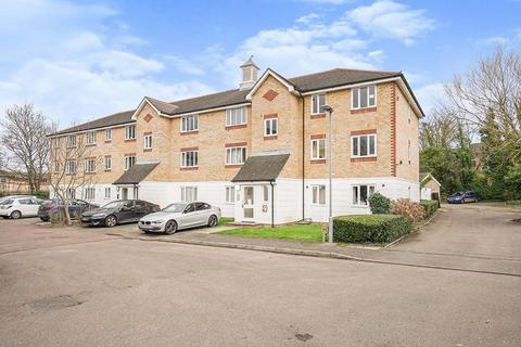 2 bedroom flat to rent, Chipstead Close, Sutton SM2