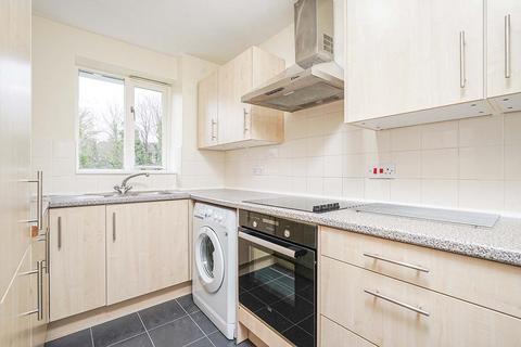 2 bedroom flat to rent, Chipstead Close, Sutton SM2