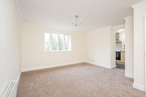 2 bedroom flat to rent, Chipstead Close, Sutton SM2