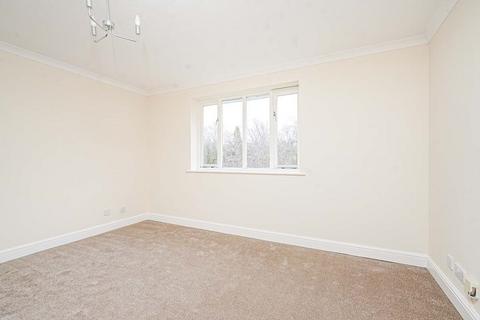 2 bedroom flat to rent, Chipstead Close, Sutton SM2