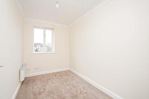 2 bedroom flat to rent, Chipstead Close, Sutton SM2