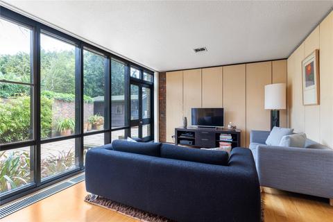10 Lakeside Drive, Esher, KT10 9EZ
